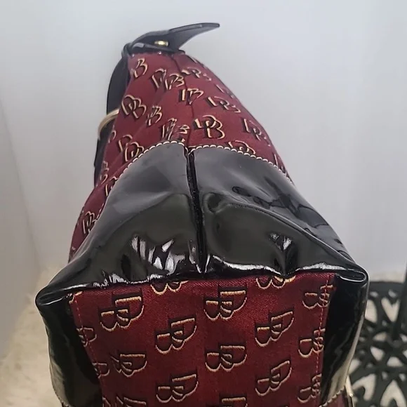 EUC Dooney & Bourke - Picture 3 of 10